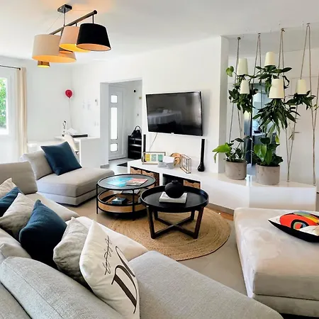 La P.dwelling Luxury House *